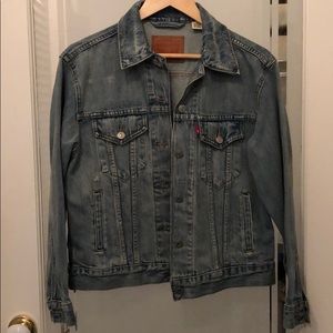 Levi Strauss distresses “boyfriend” denim jacket